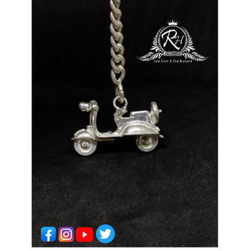 silver scooty shape keychain for two wheeler RH-KT...