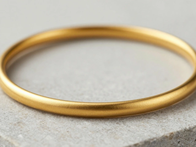 Next Big Gold Jewelry Trends for 2026: Bold, Minimal & Sustainable